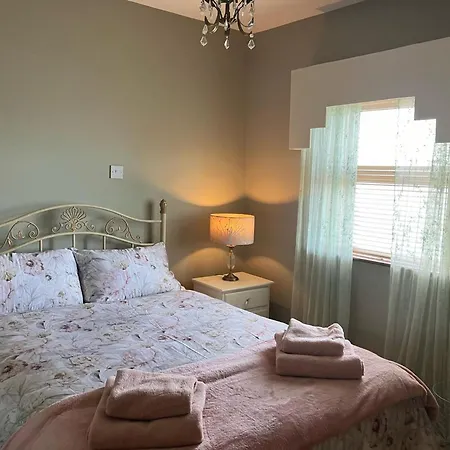 Cozy Waterside Retreat 3 * باليفاوغان