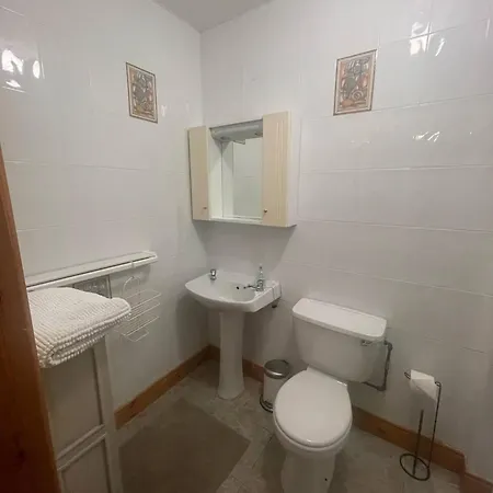 Cozy Waterside Retreat 3 بيت للعطل *