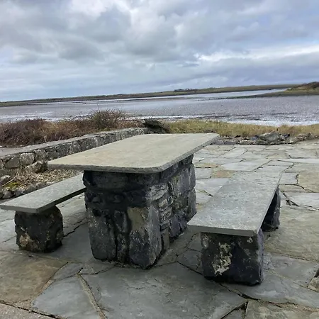 Дом отдыха Cozy Waterside Retreat 3 *