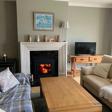 Cozy Waterside Retreat 3