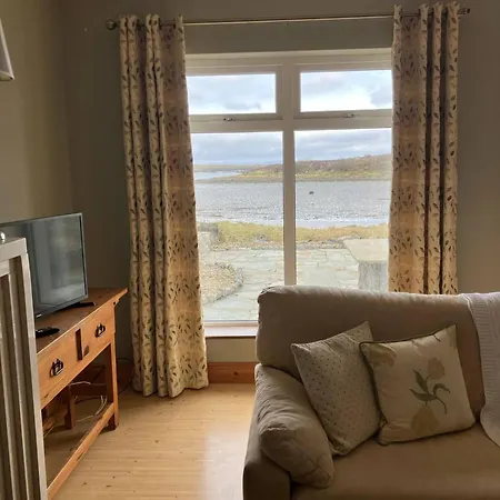 Cozy Waterside Retreat 3