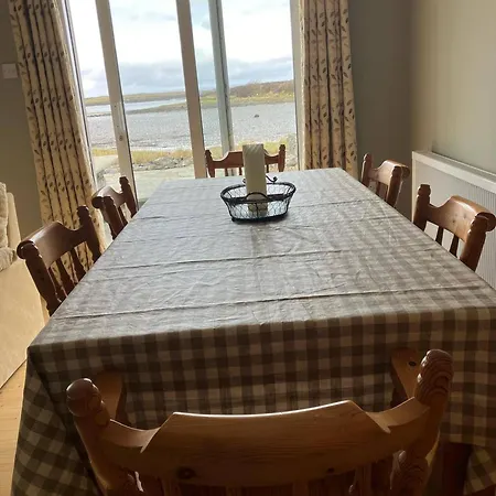 بيت للعطل Cozy Waterside Retreat 3