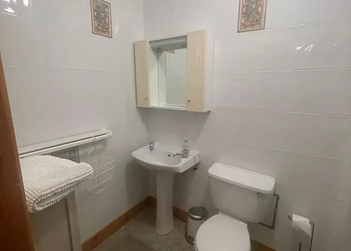 Cozy Waterside Retreat 3 Hébergement de vacances *