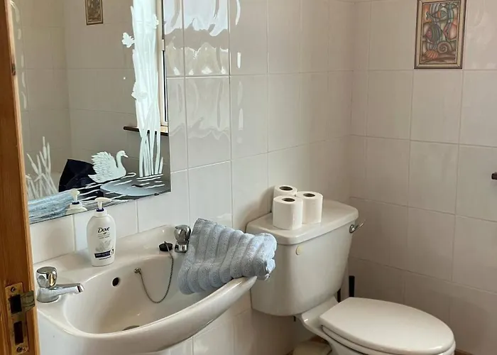 Cozy Waterside Retreat 3 Hébergement de vacances