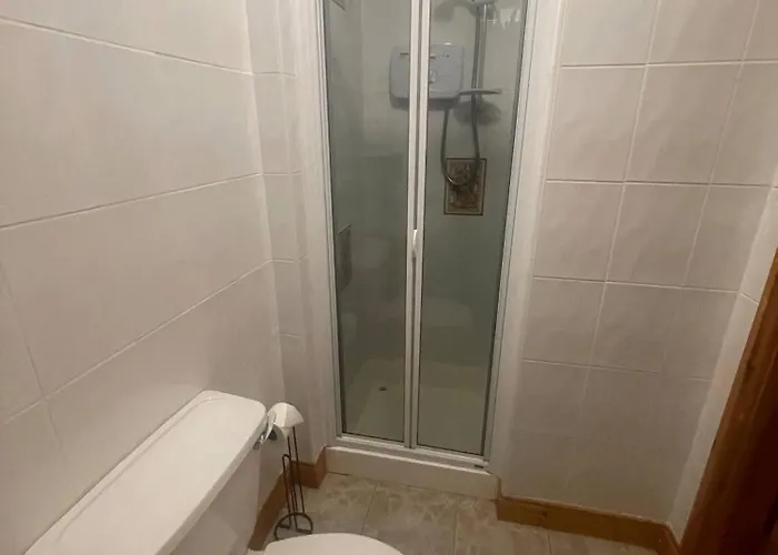 Cozy Waterside Retreat 3 Feriehus *