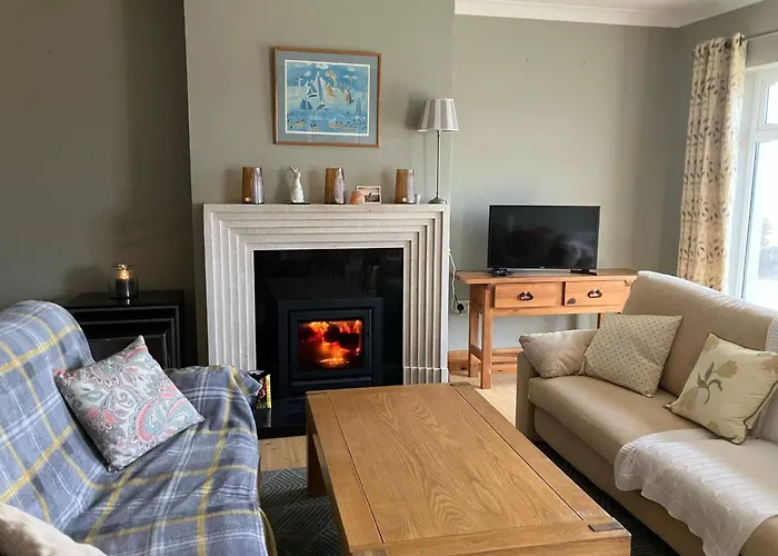 Cozy Waterside Retreat 3