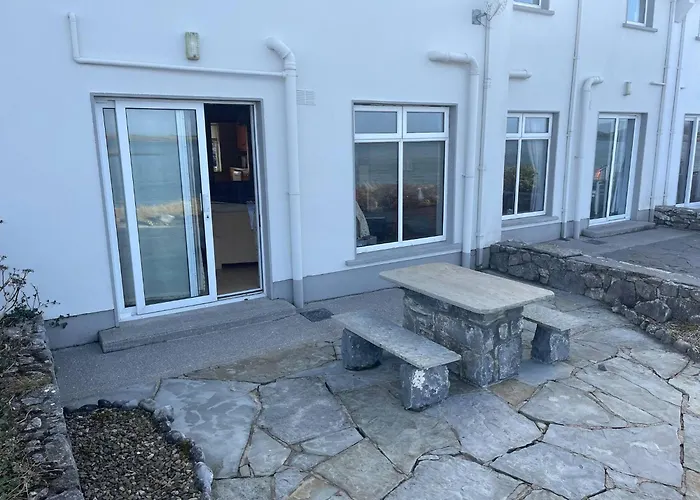 Cozy Waterside Retreat 3 Hébergement de vacances *