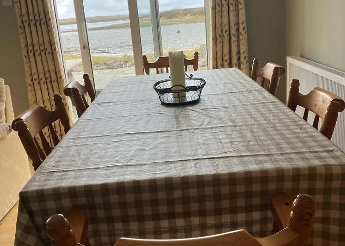 Feriehus Cozy Waterside Retreat 3